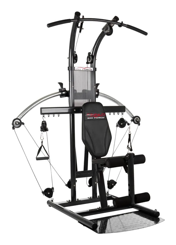 Finnlo Bio Force multigym med kvävecylindrar mot vit bakgrund